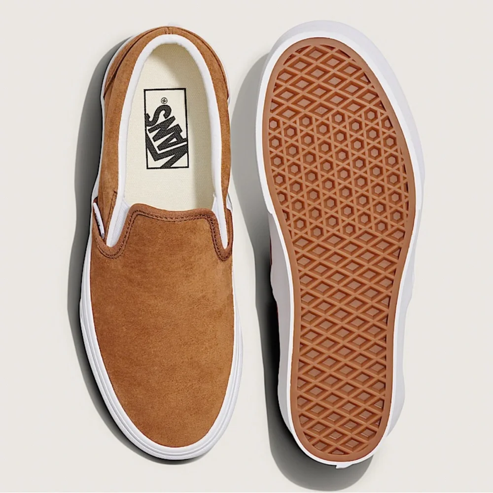 Vans W Classic Slip-On Platform Sneakers 
Stackform
Nubuck Chipmunk
VN000CN1GWT - Picture 2 of 16